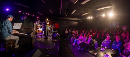 Južnokorejska izvajalka June Yun v KMKC Kompleks (5)